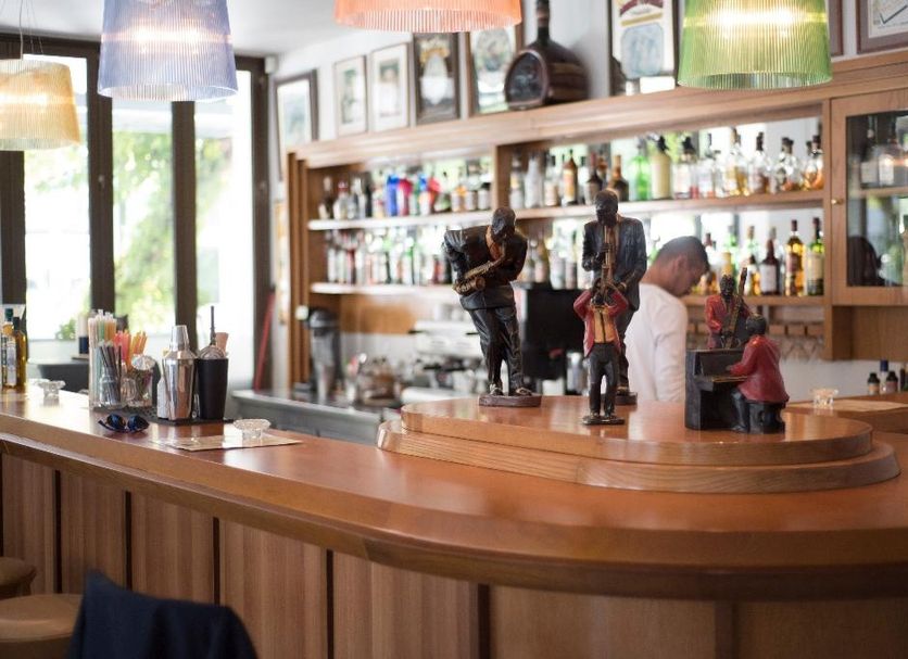 Bar Photo