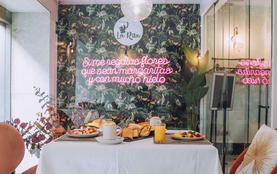 Dining room Photo