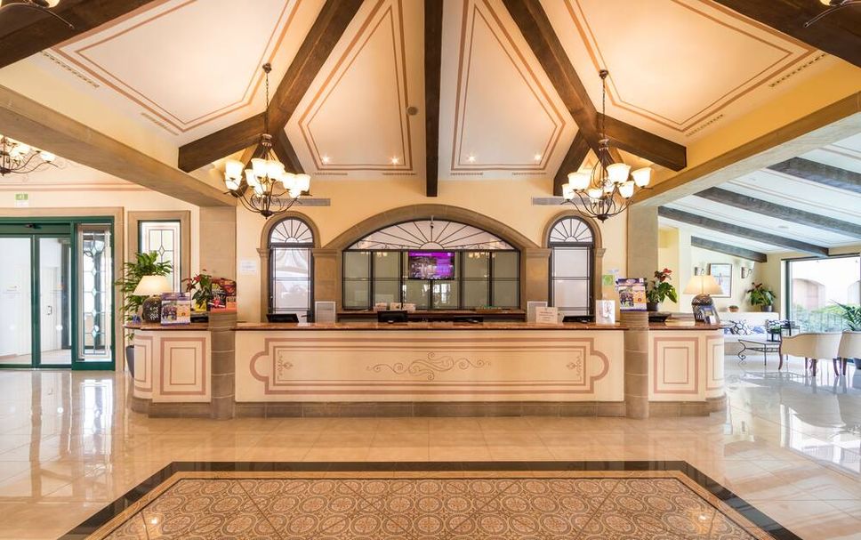 Front desk Photo