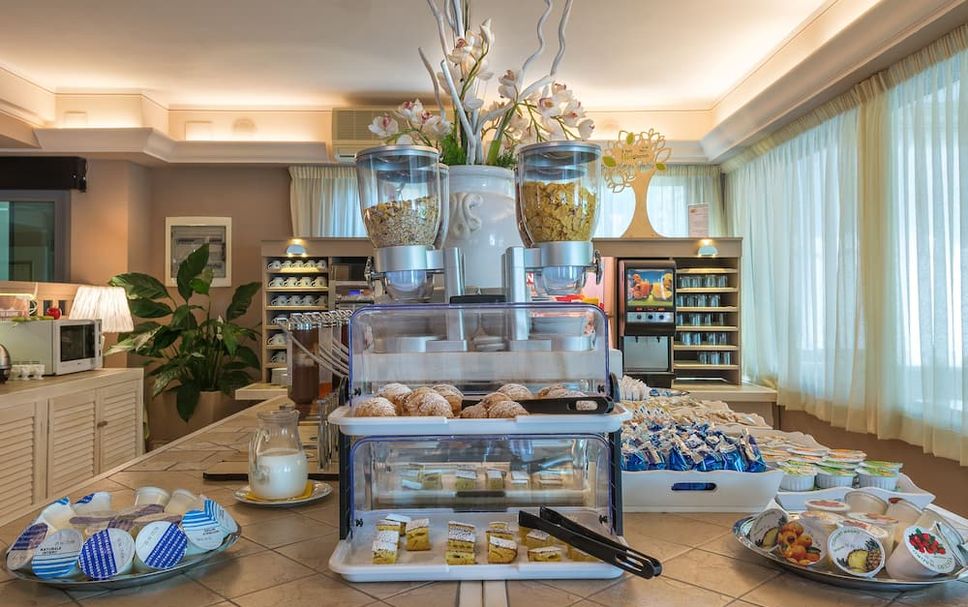 Buffet Photo