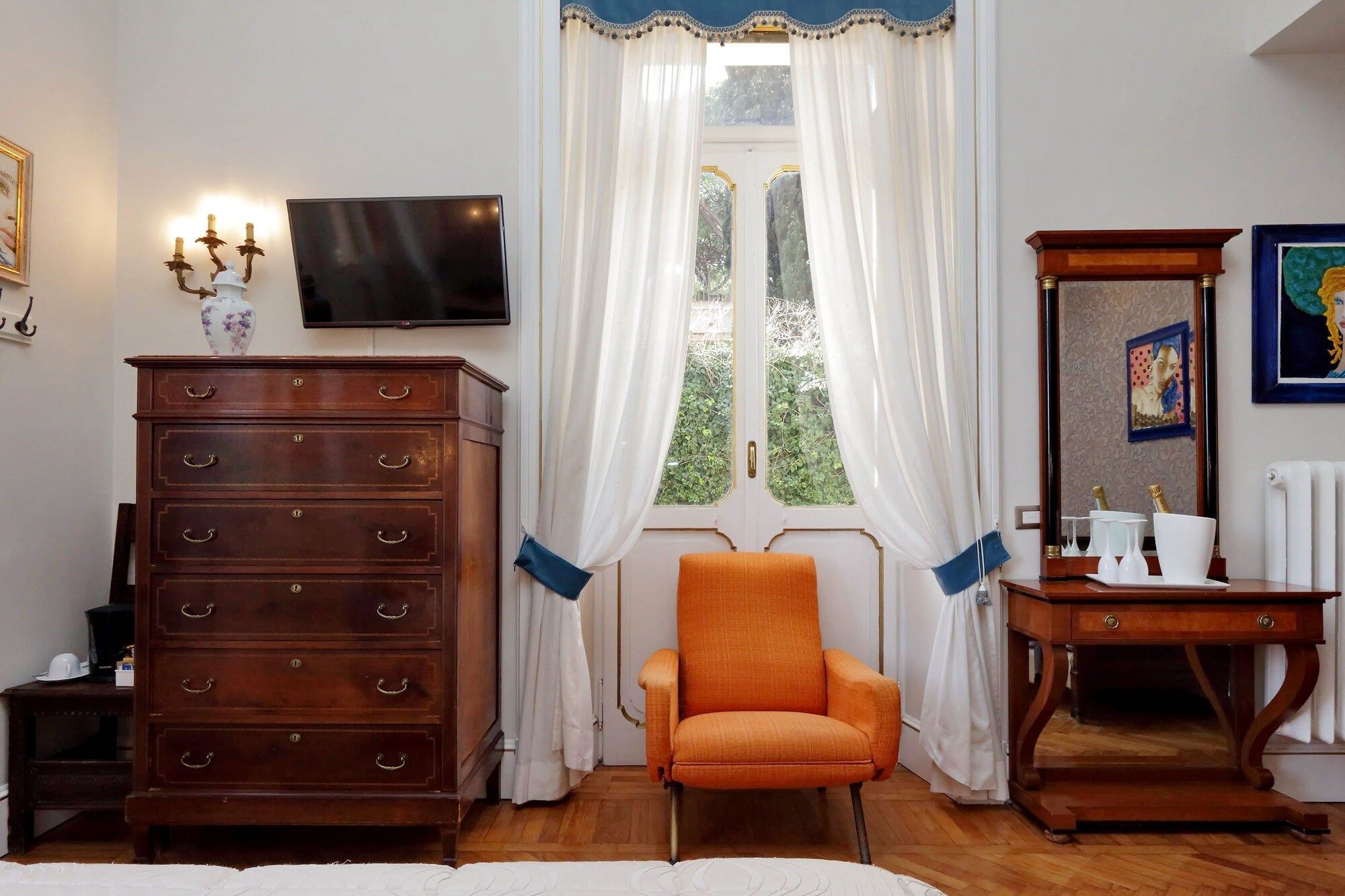 Room amenity