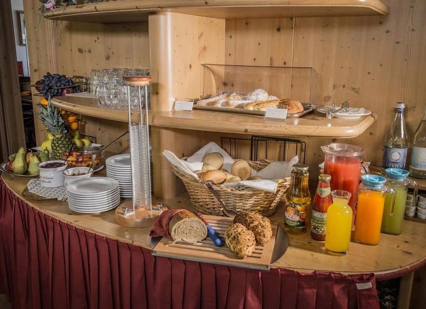Buffet Photo