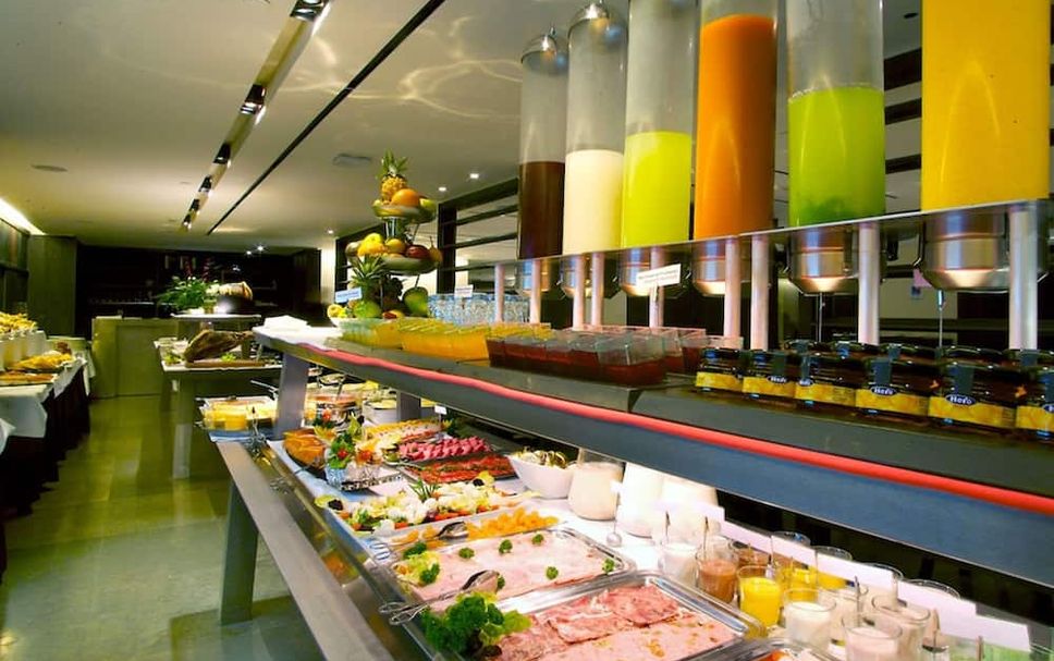 Buffet Photo
