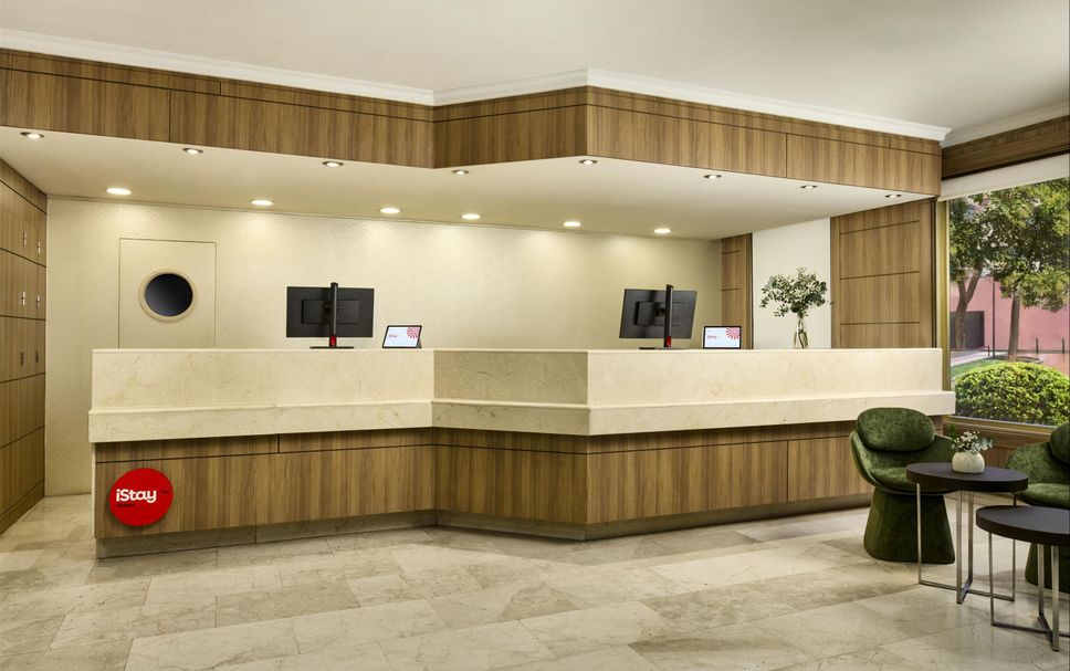 Front desk Photo
