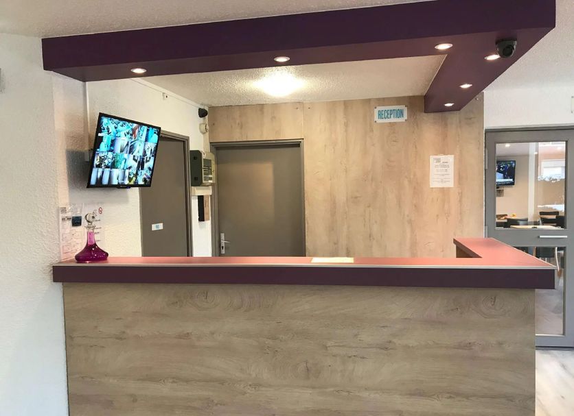 Front desk Photo