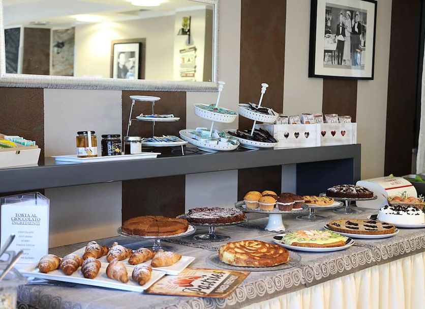 Buffet Photo