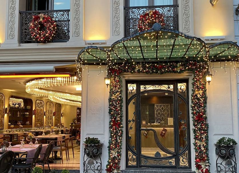 Hotel entrance Photo