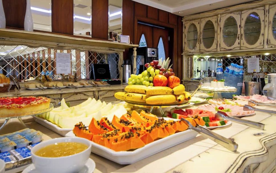 Buffet Photo