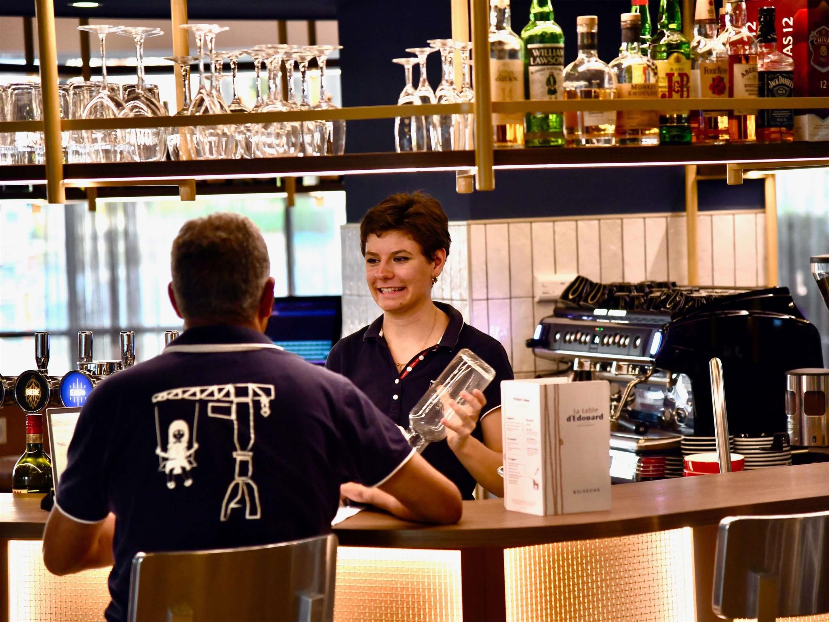 Bar