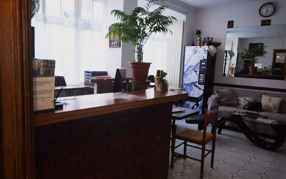 Front desk Photo