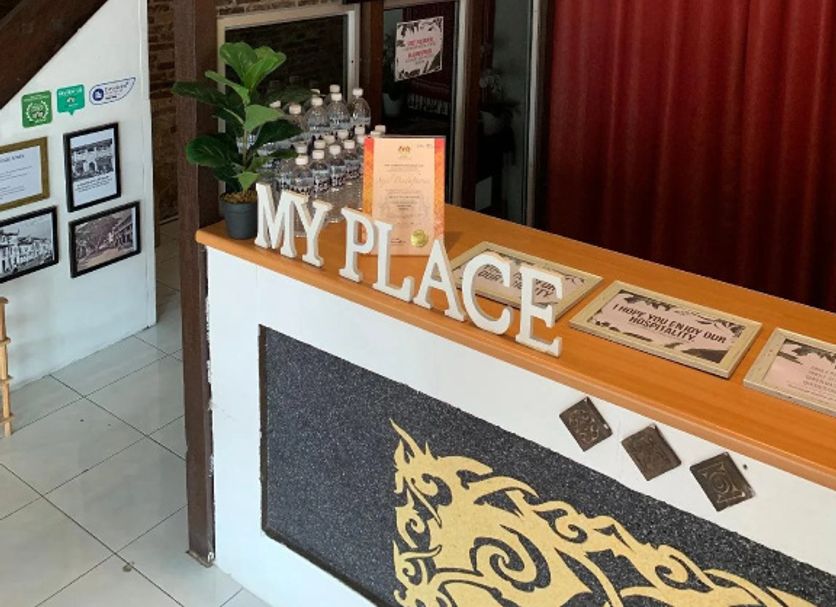 Front desk Photo