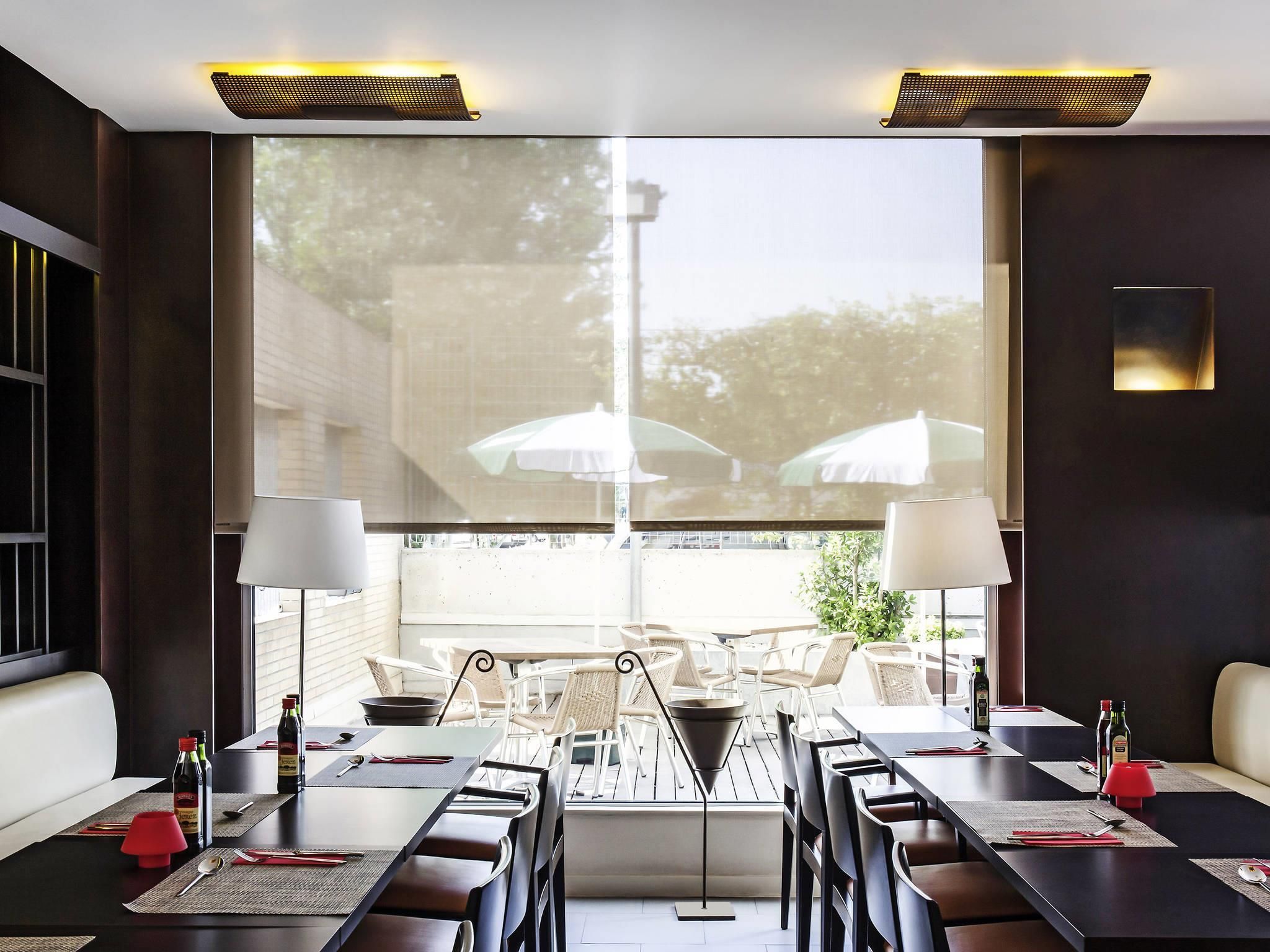 Restaurant Photo