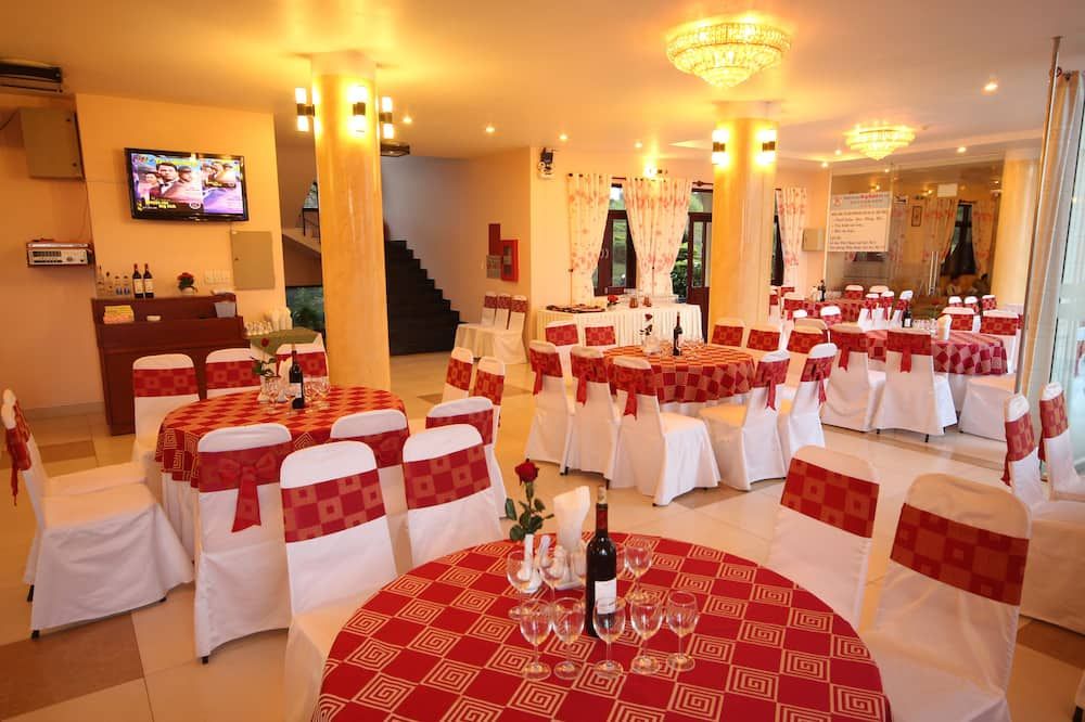 Banquet hall