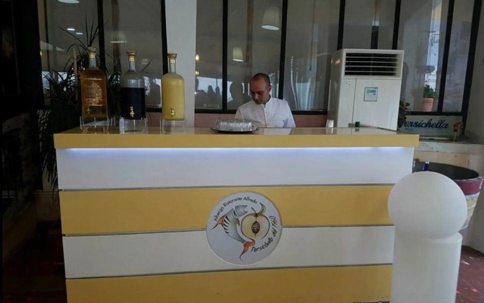 Front desk Photo