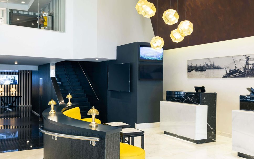 Front desk Photo