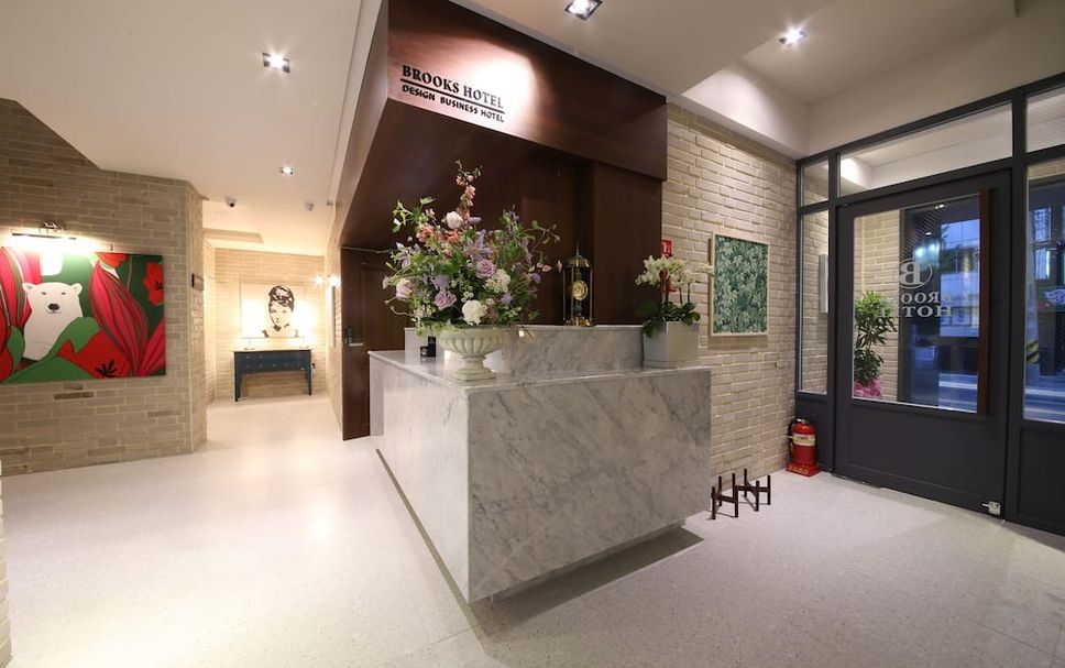 Front desk Photo