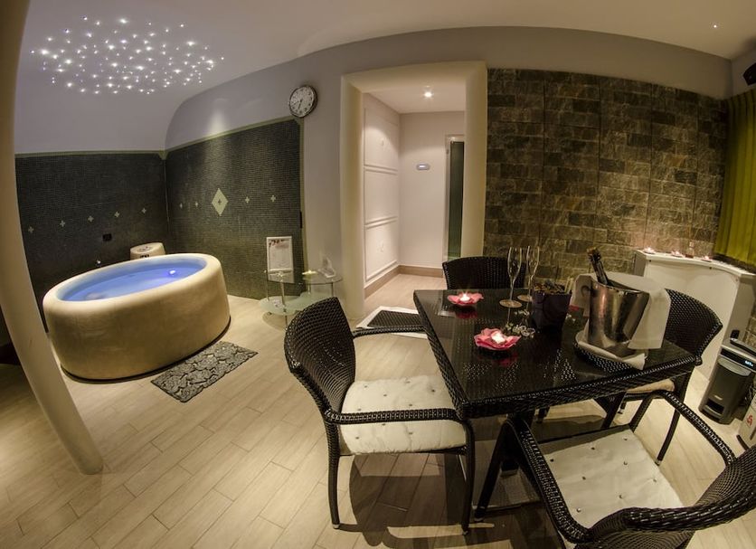 Dining room Photo