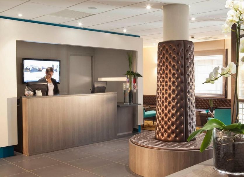 Front desk Photo