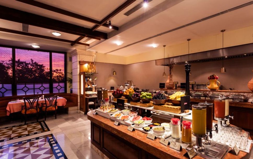 Buffet Photo