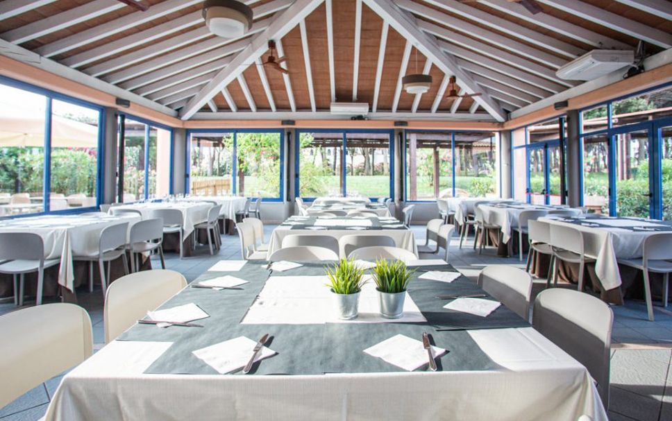 Banquet hall Photo