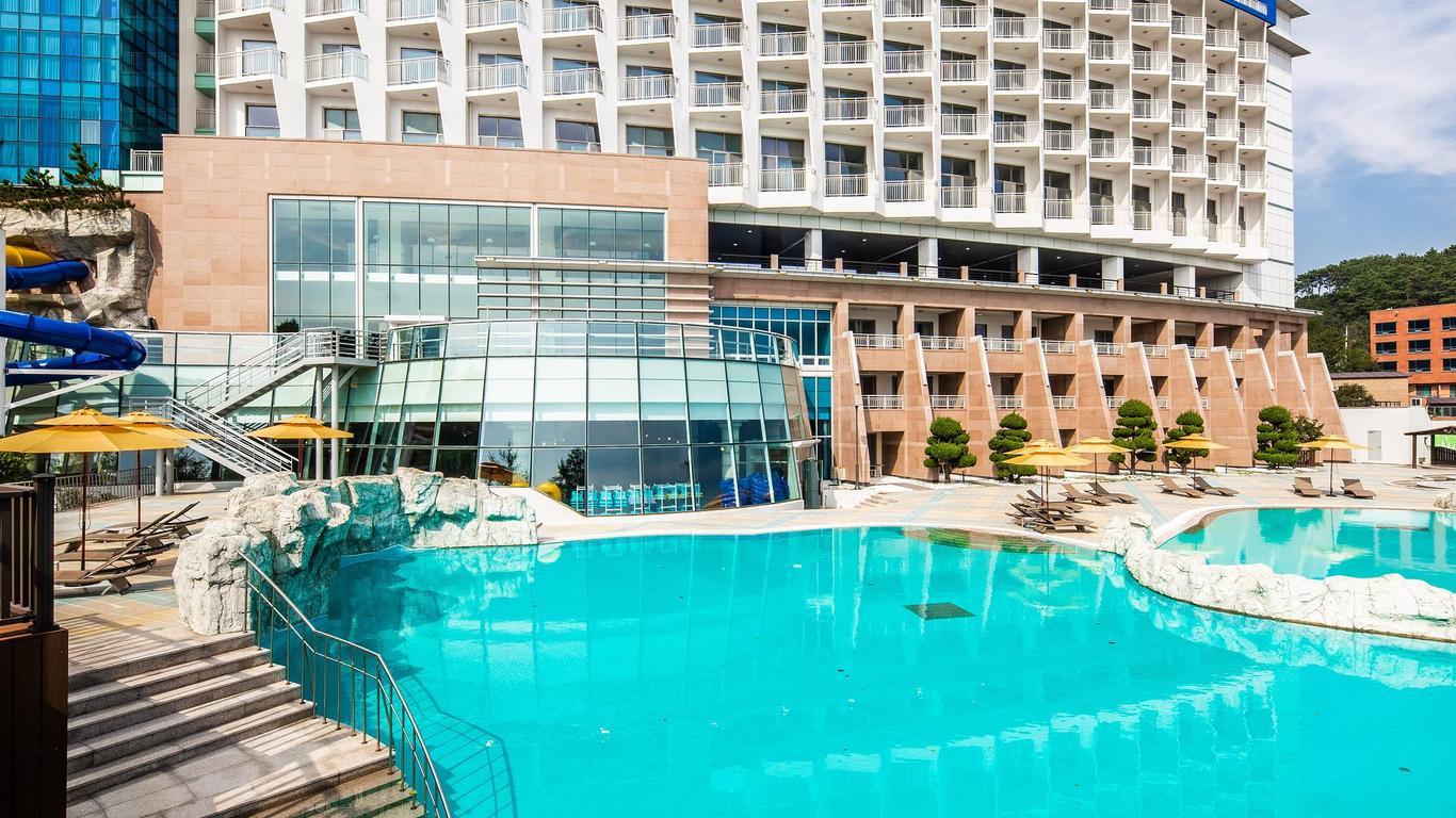 The Week& Resort
